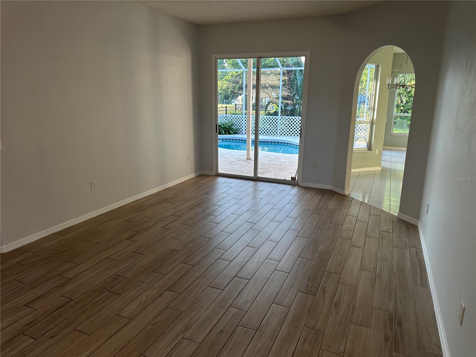 Image 5 of 40 For 7611 49th Avenue E