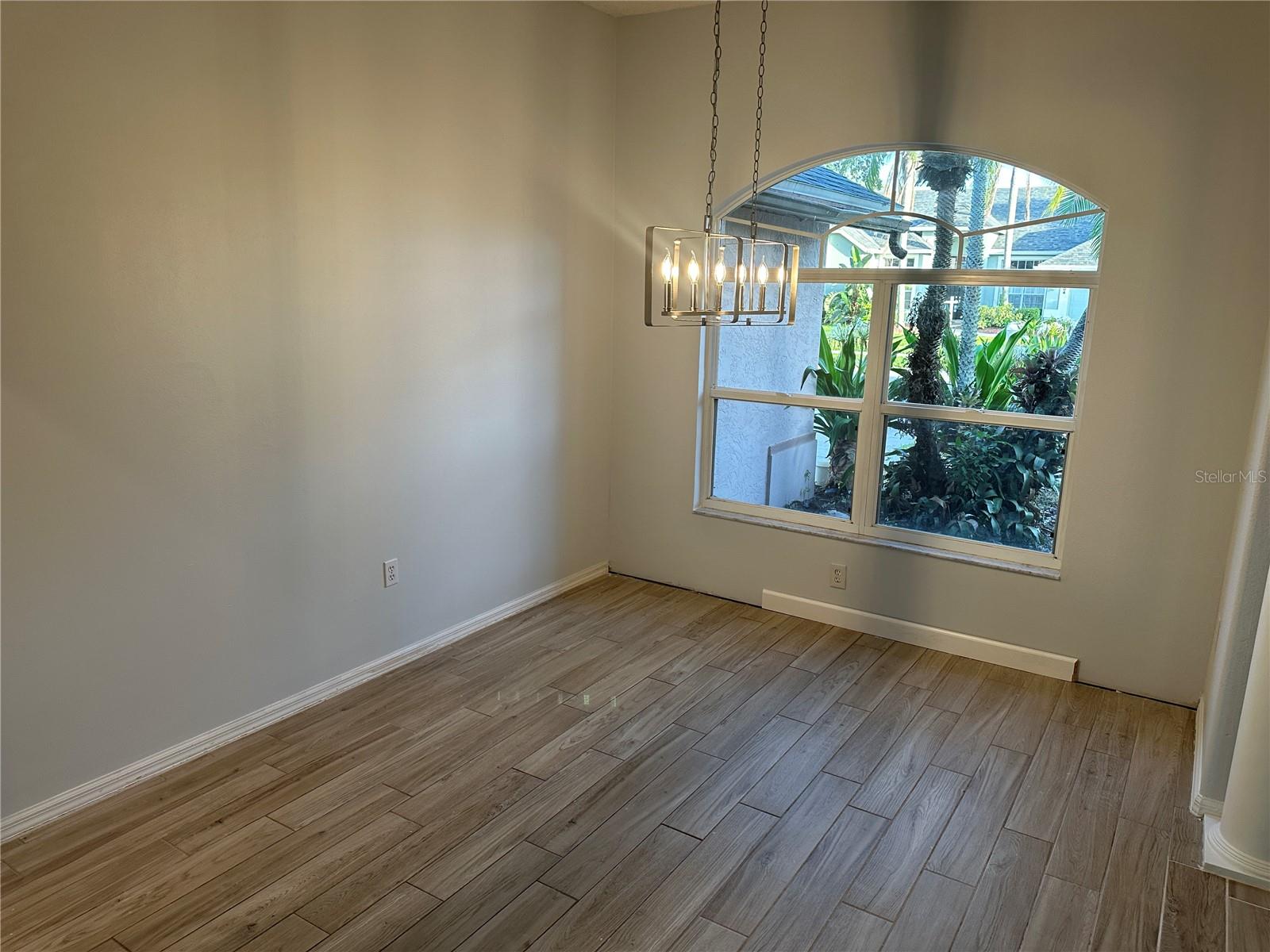 Image 7 of 40 For 7611 49th Avenue E