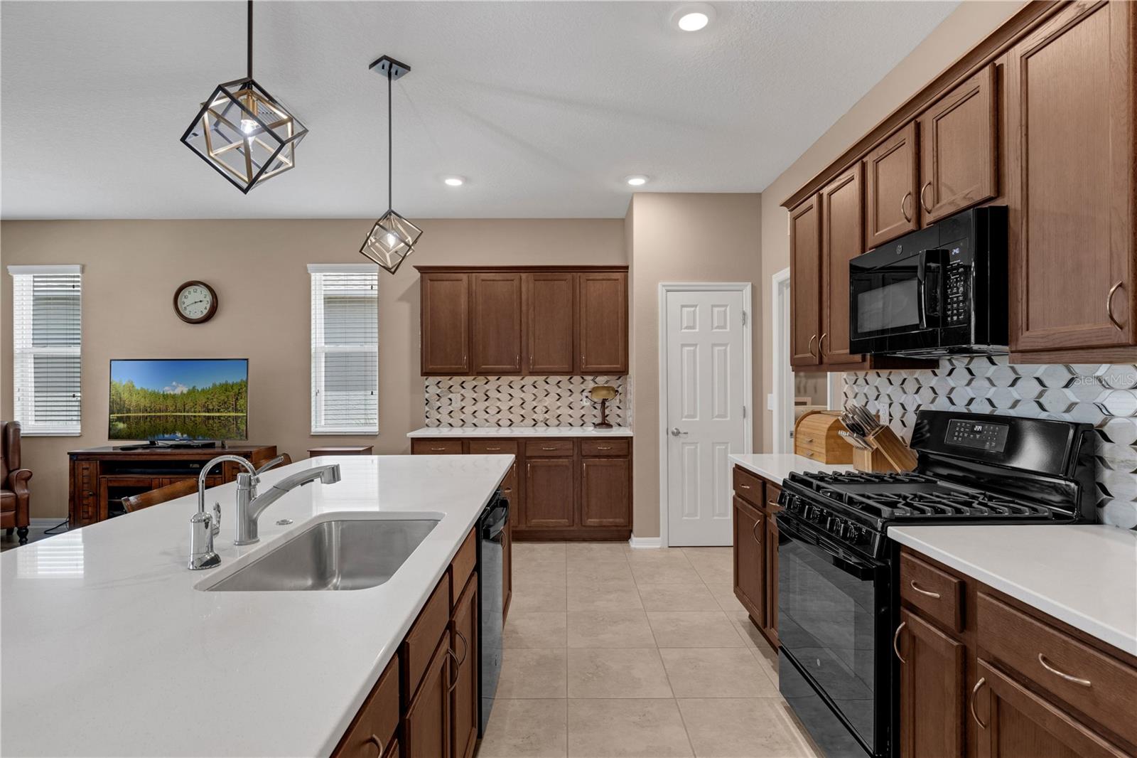 Image 6 of 28 For 8693 76th Street Road