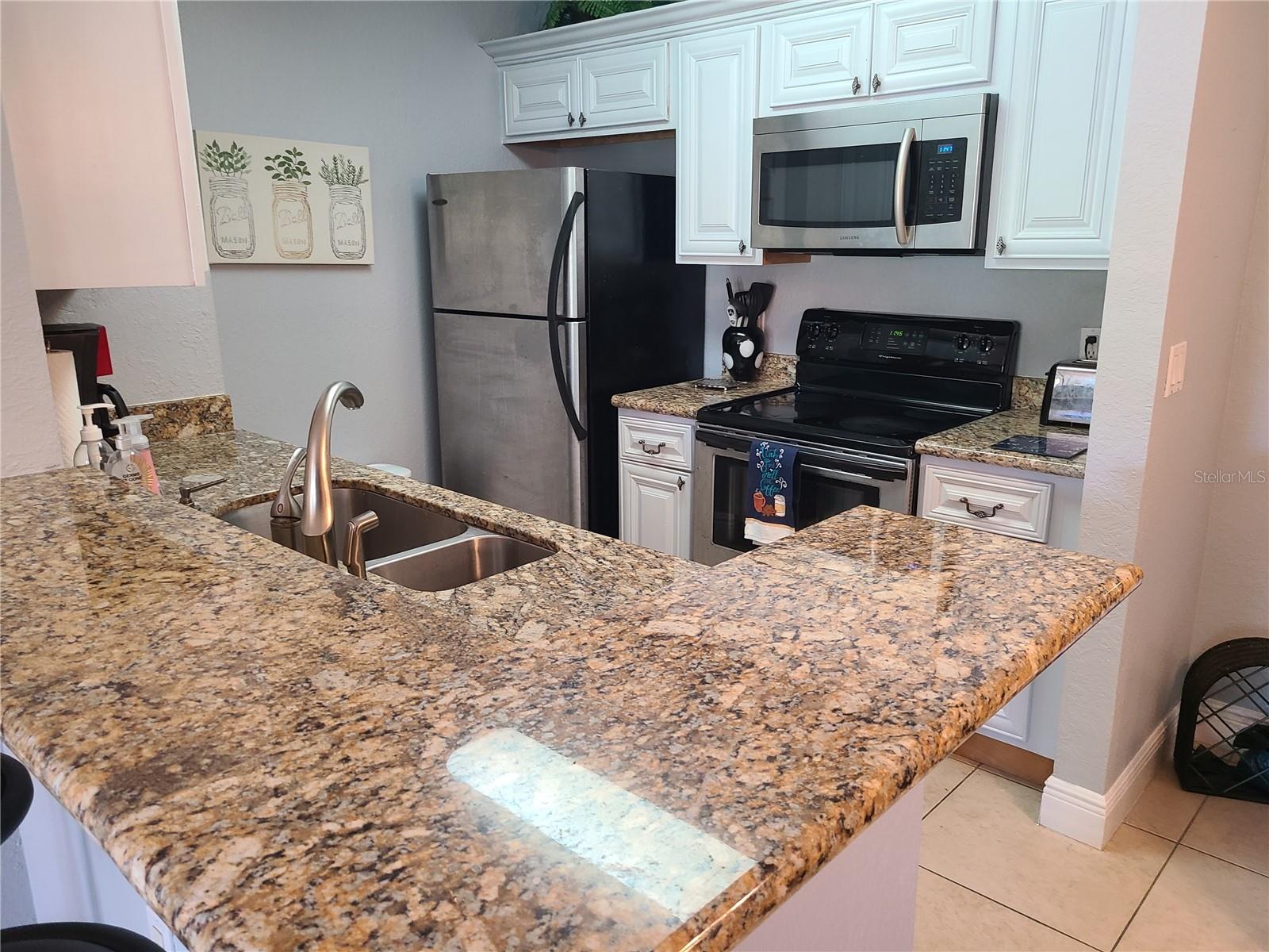 Image 3 of 24 For 8932 Manor Loop 106