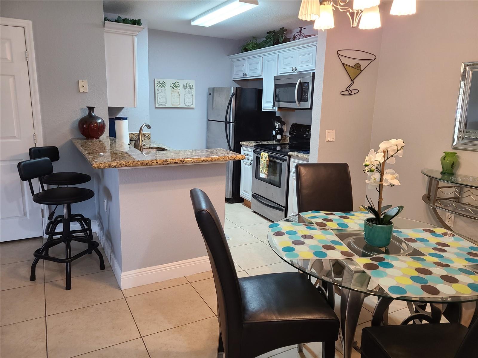 Image 5 of 24 For 8932 Manor Loop 106