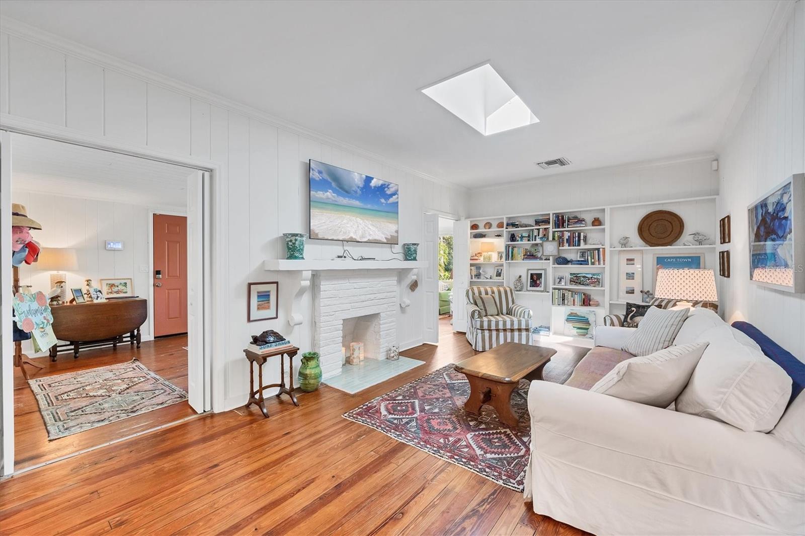 Image 8 of 19 For 3734 Iroquois Avenue