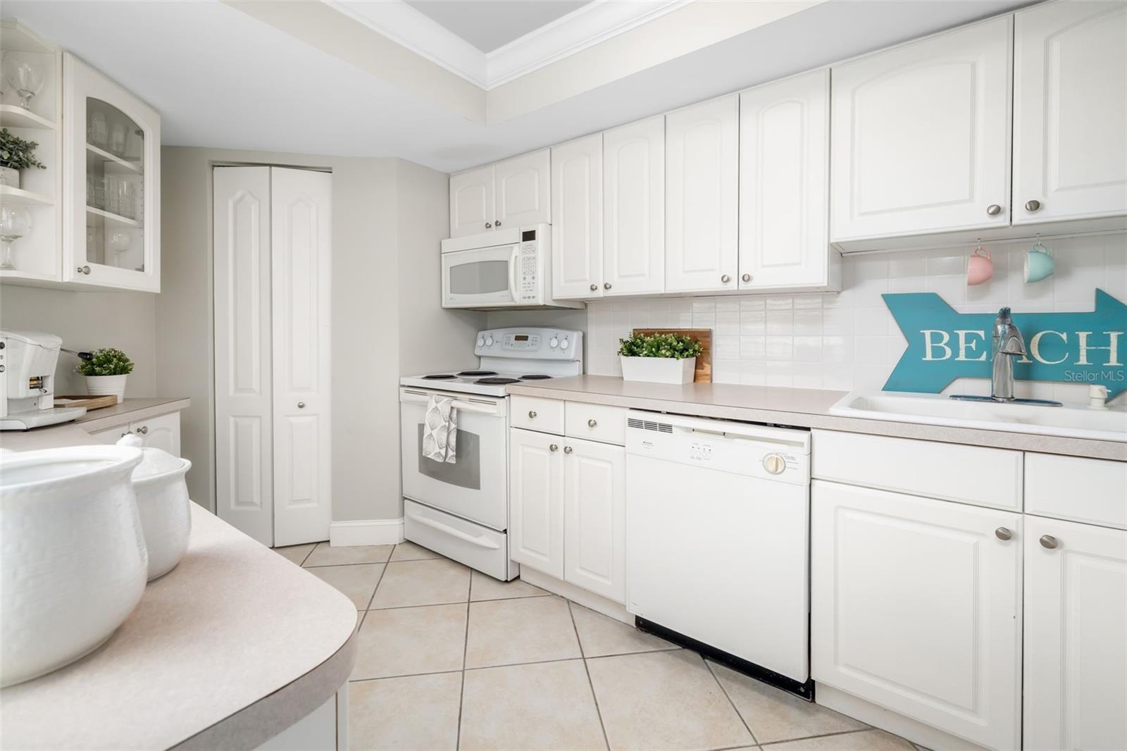 Image 14 of 61 For 1770 Benjamin Franklin Drive 203
