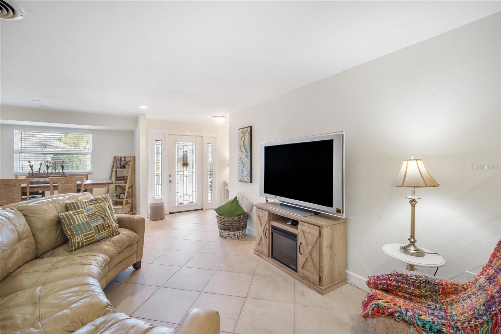 Image 16 of 40 For 1017 Estremadura Drive