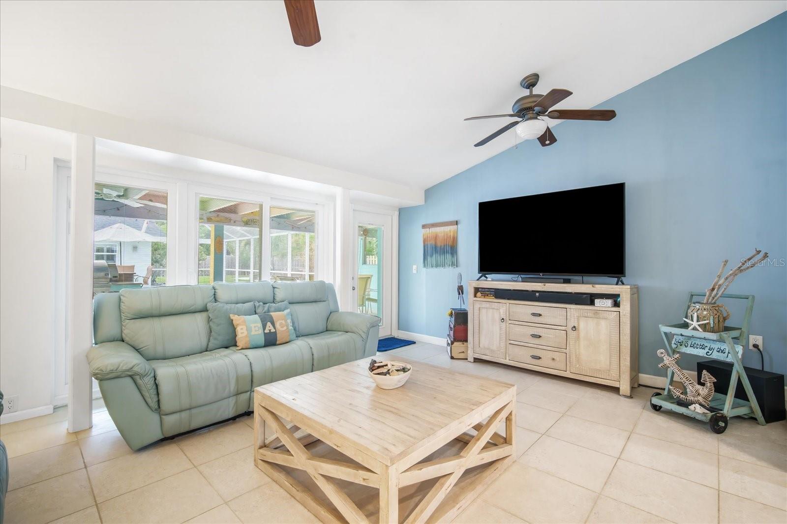 Image 17 of 40 For 1017 Estremadura Drive