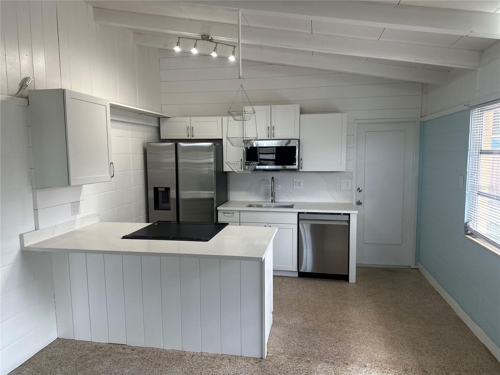 Image 11 of 24 For 2223 Bay Street