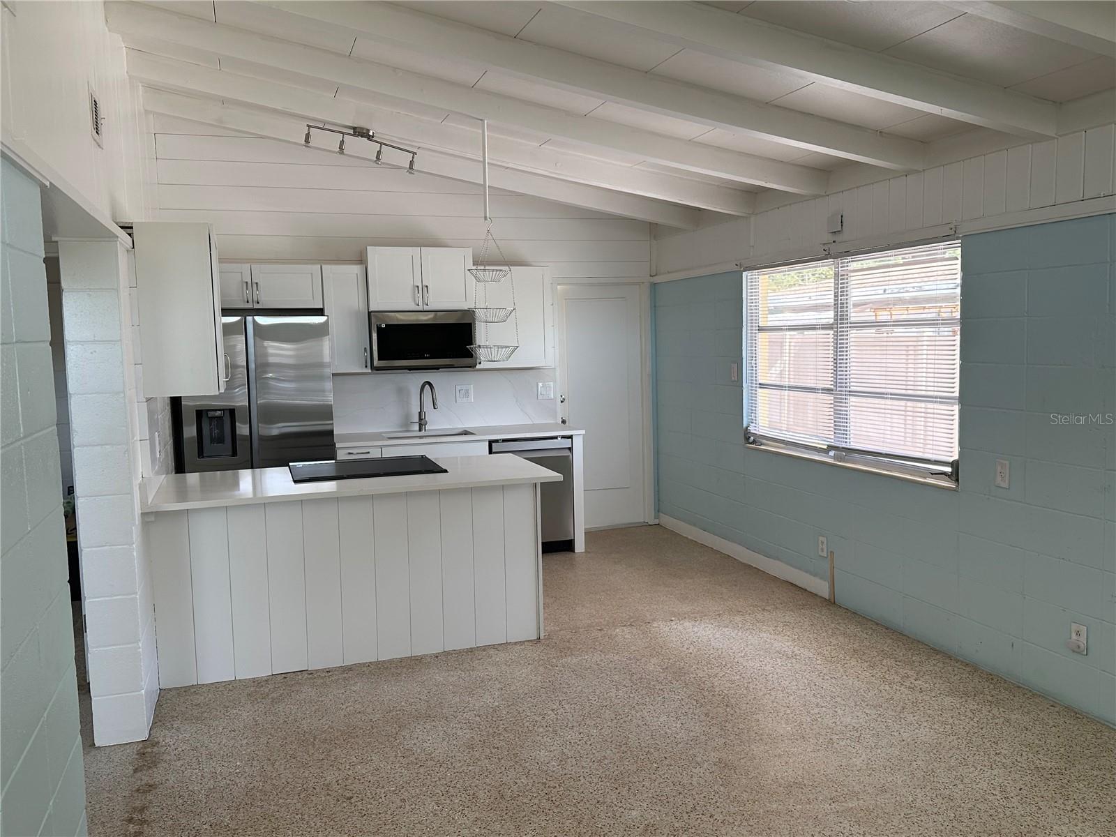 Image 9 of 24 For 2223 Bay Street