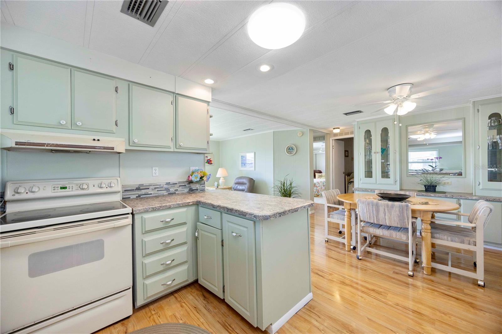 Image 20 of 59 For 4511 14th Street E