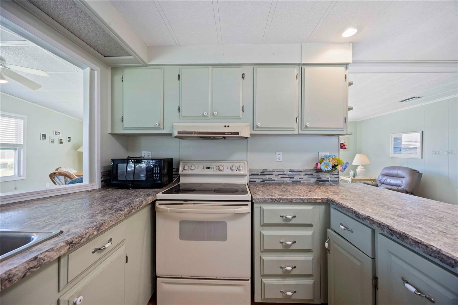Image 21 of 59 For 4511 14th Street E