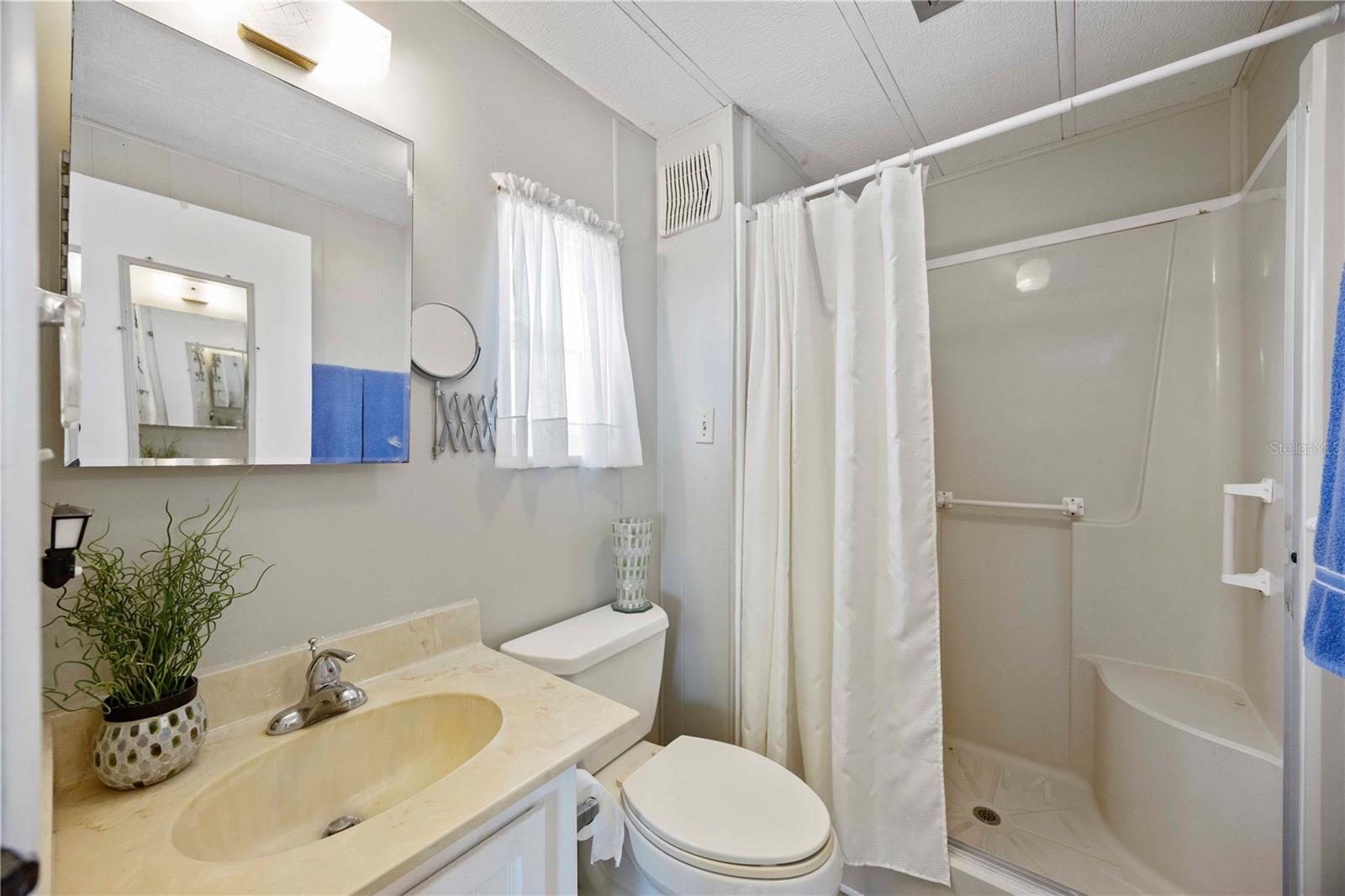 Image 27 of 59 For 4511 14th Street E