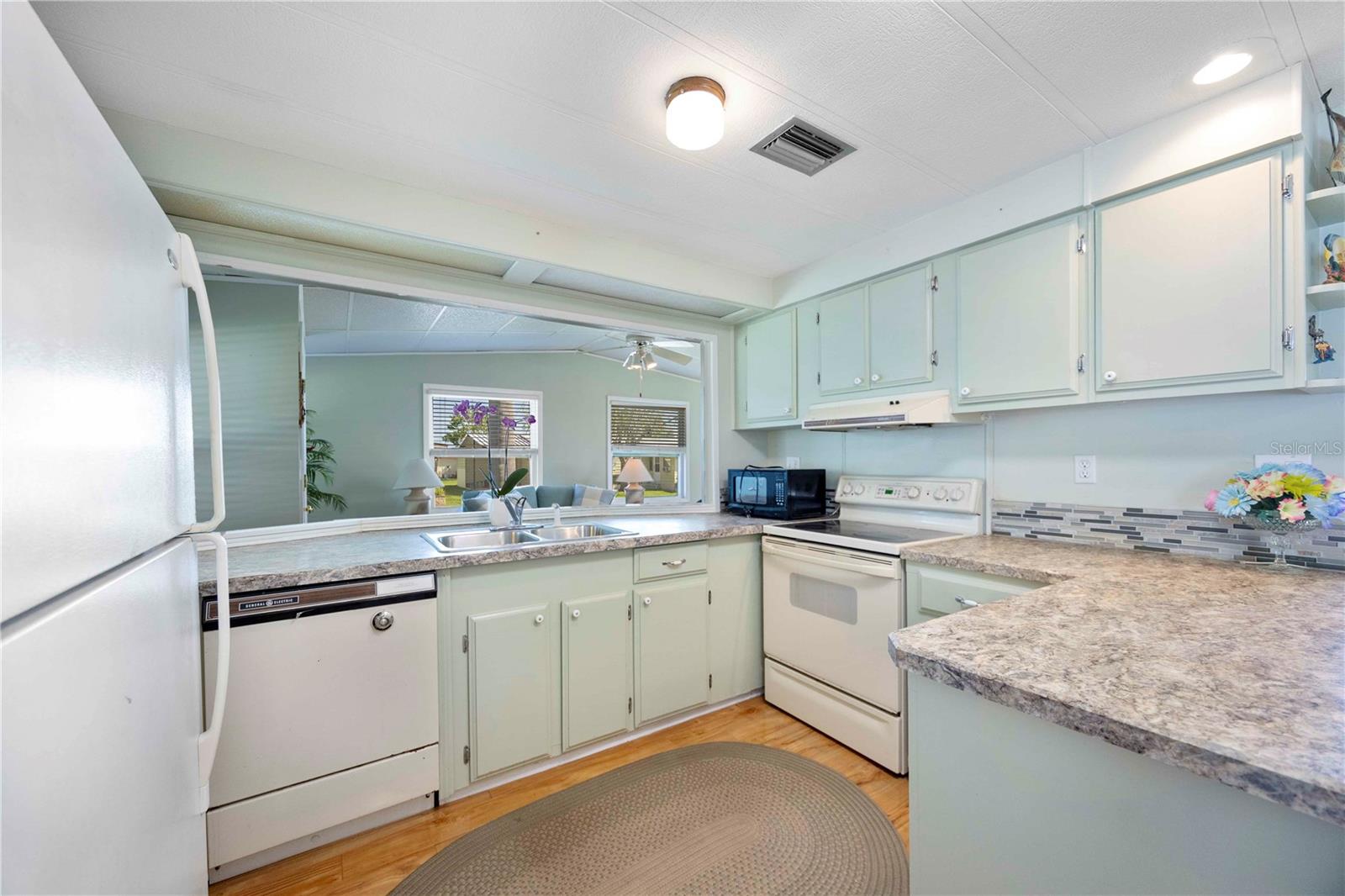 Image 6 of 59 For 4511 14th Street E