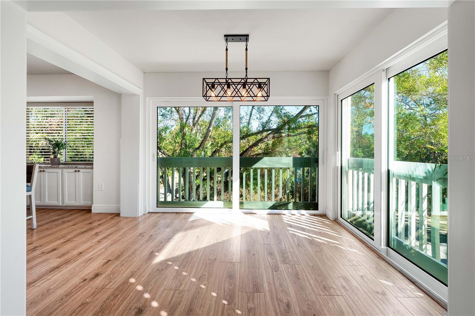 Image 11 of 40 For 858 Hudson Avenue 858