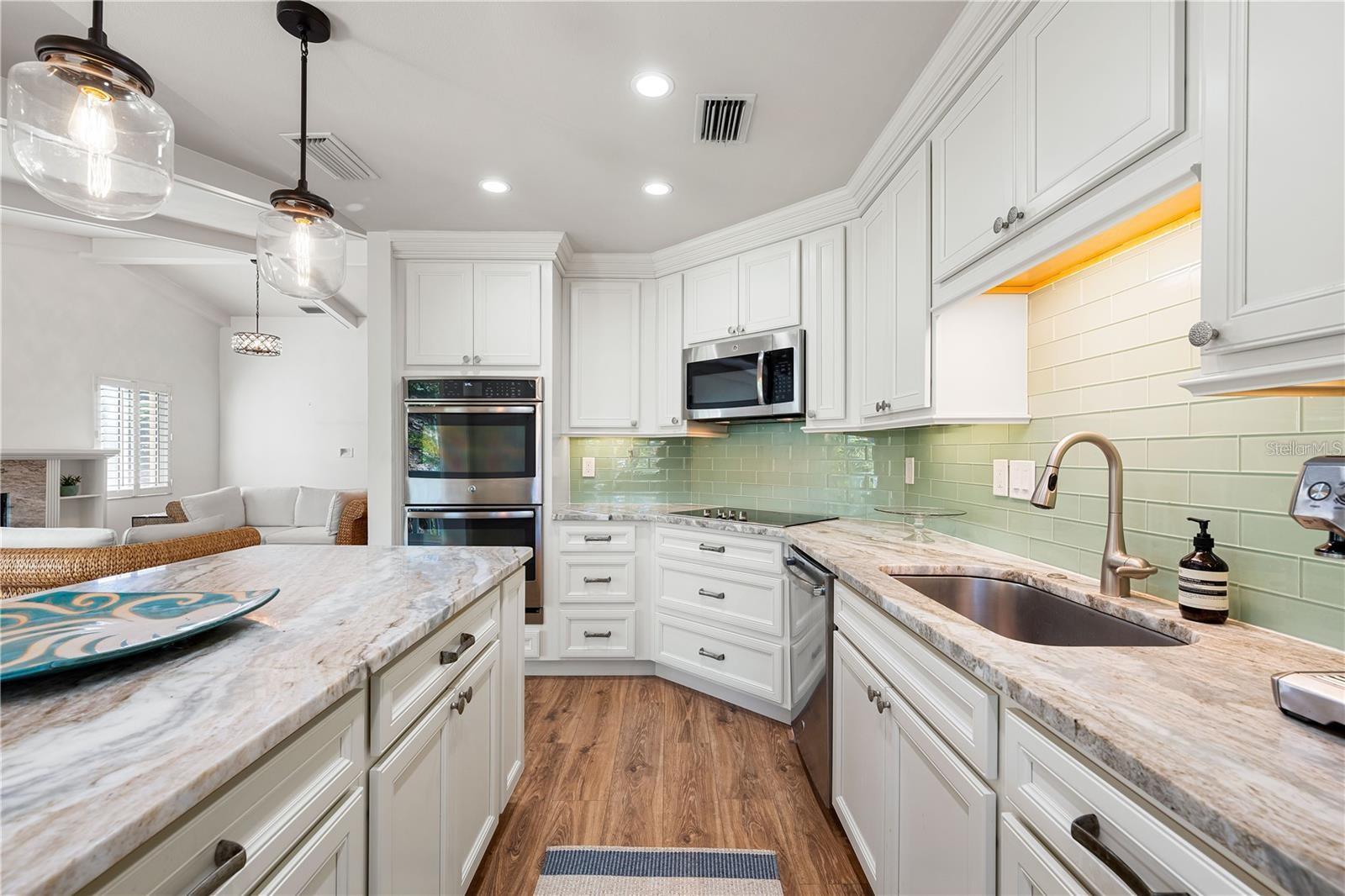 Image 15 of 40 For 858 Hudson Avenue 858
