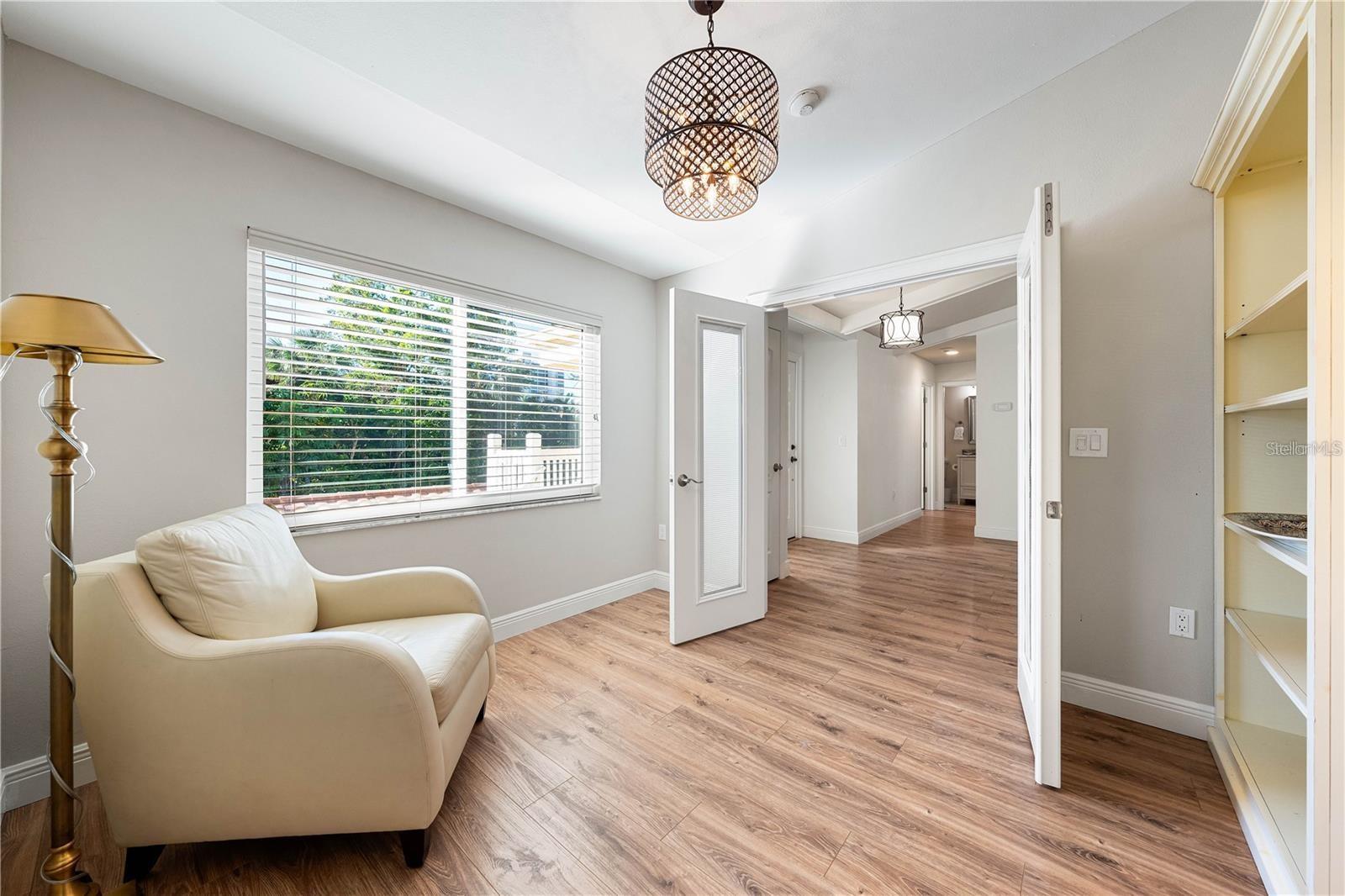 Image 17 of 40 For 858 Hudson Avenue 858