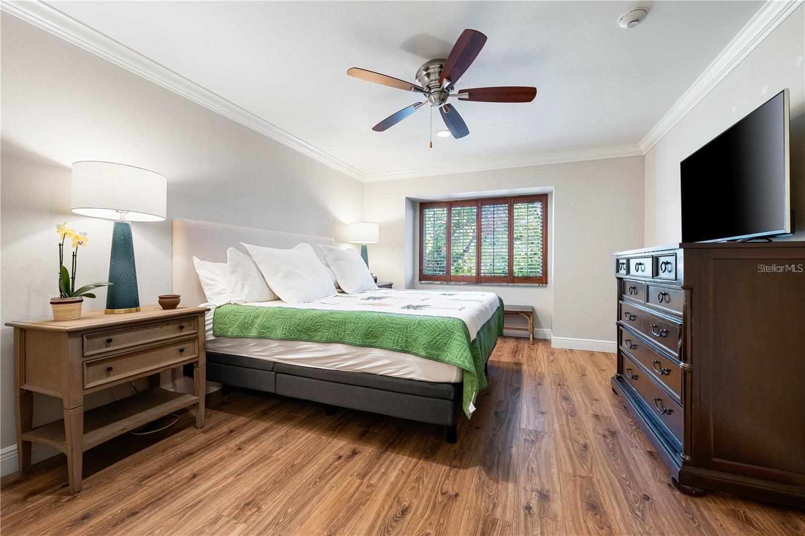 Image 18 of 40 For 858 Hudson Avenue 858