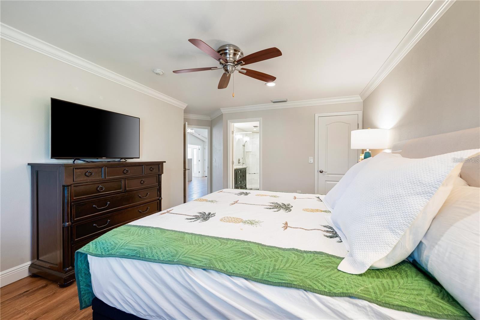 Image 20 of 40 For 858 Hudson Avenue 858