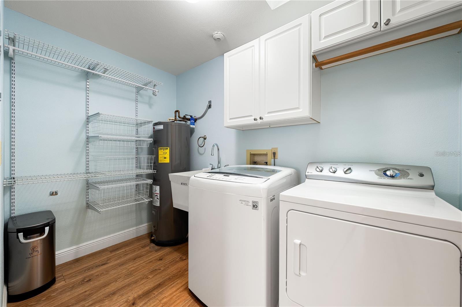 Image 26 of 40 For 858 Hudson Avenue 858
