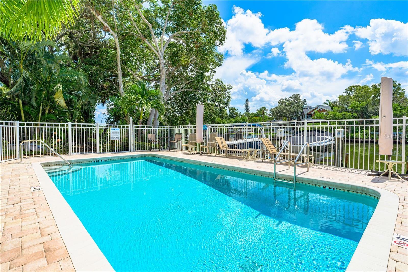 Image 32 of 40 For 858 Hudson Avenue 858