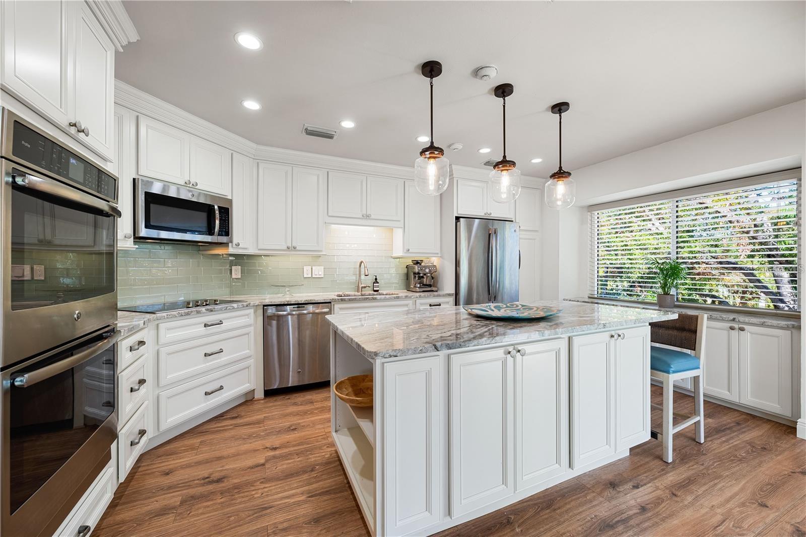 Image 5 of 40 For 858 Hudson Avenue 858