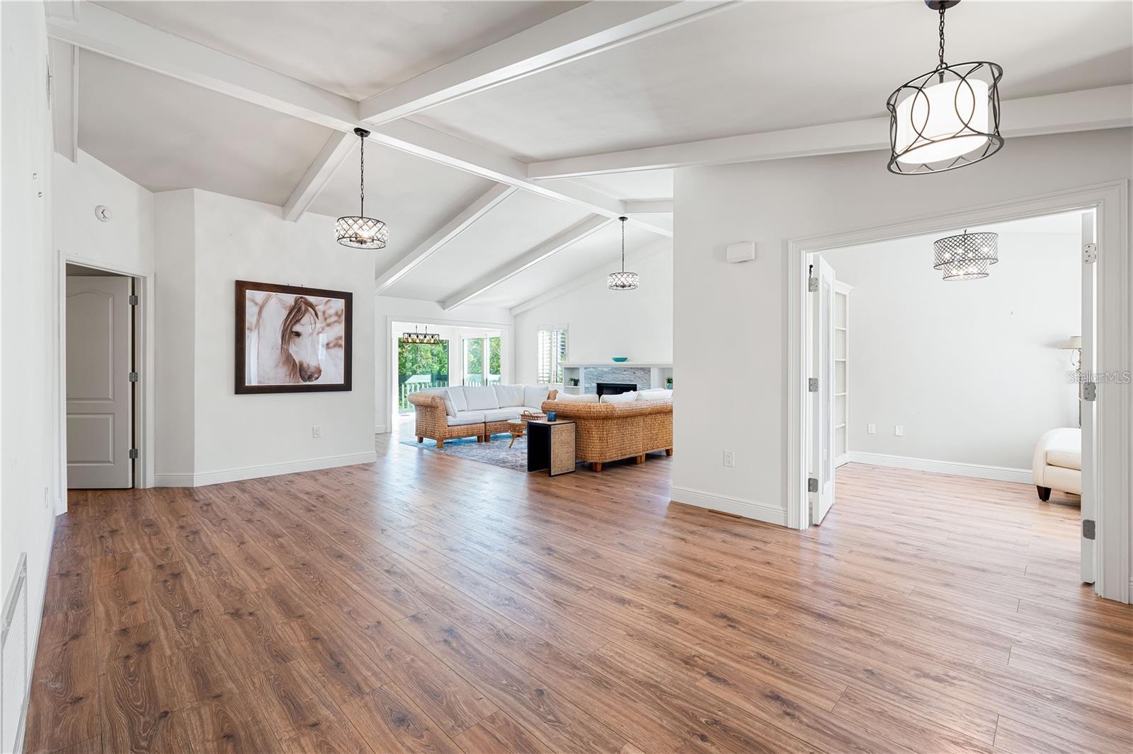 Image 6 of 40 For 858 Hudson Avenue 858
