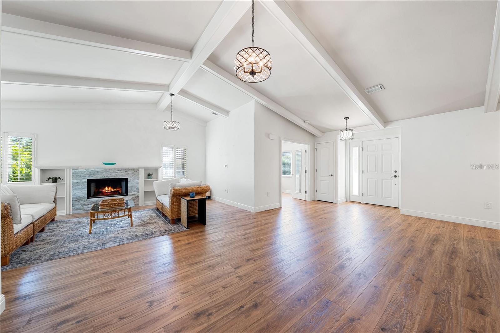 Image 9 of 40 For 858 Hudson Avenue 858