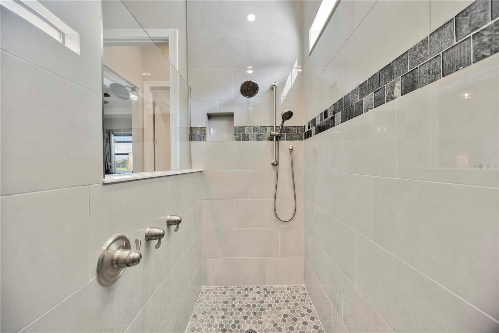 Image 22 of 60 For 18009 Northwood Place