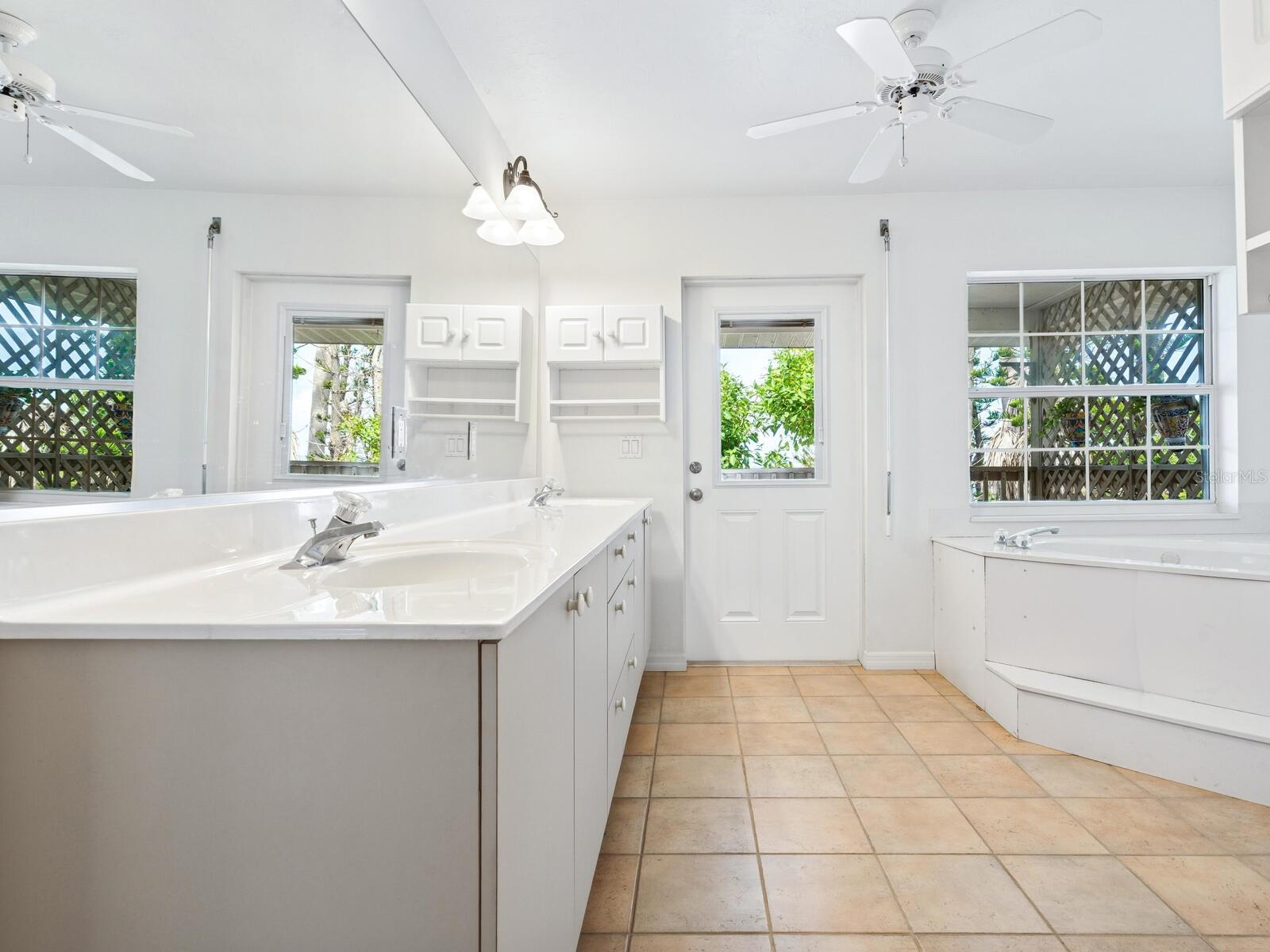 Image 19 of 51 For 3901 Casey Key Road