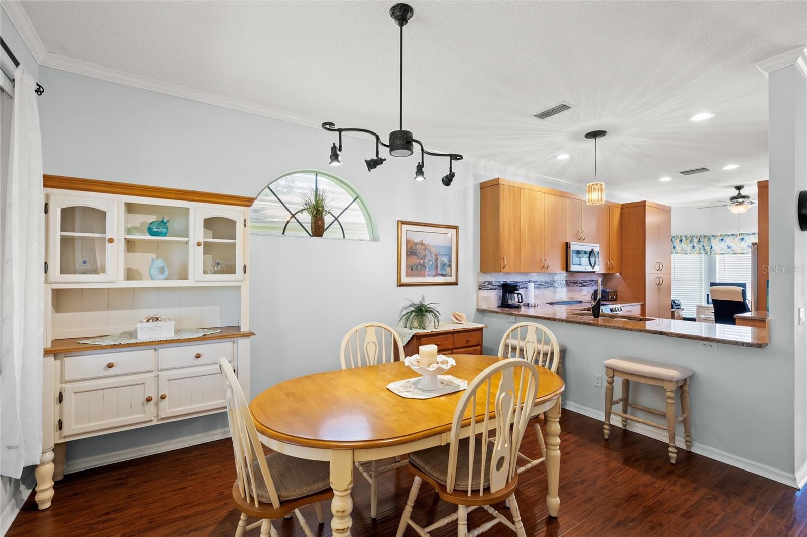Image 9 of 35 For 4098 Westbourne Circle
