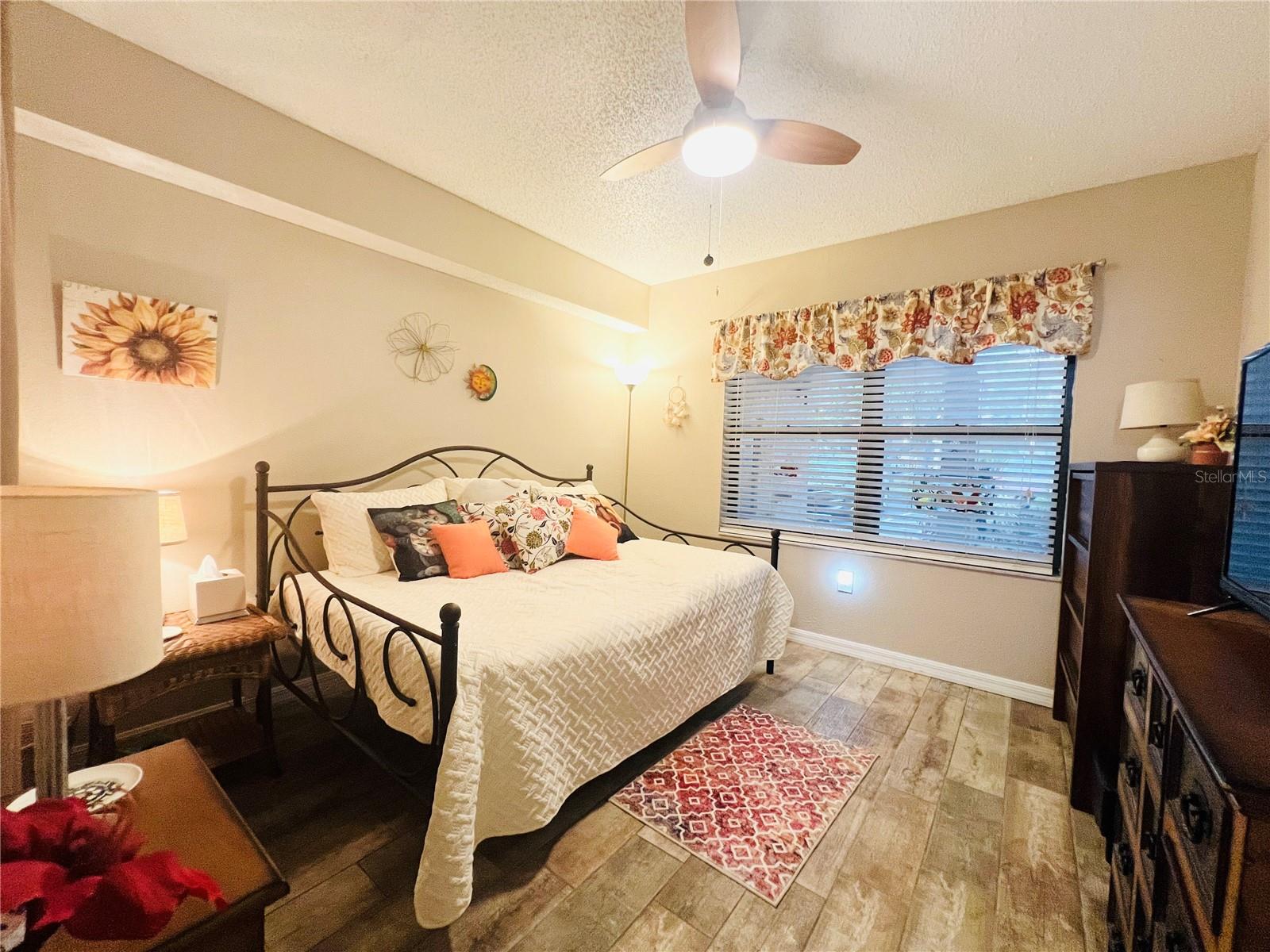 Image 16 of 29 For 515 30th Avenue W H111