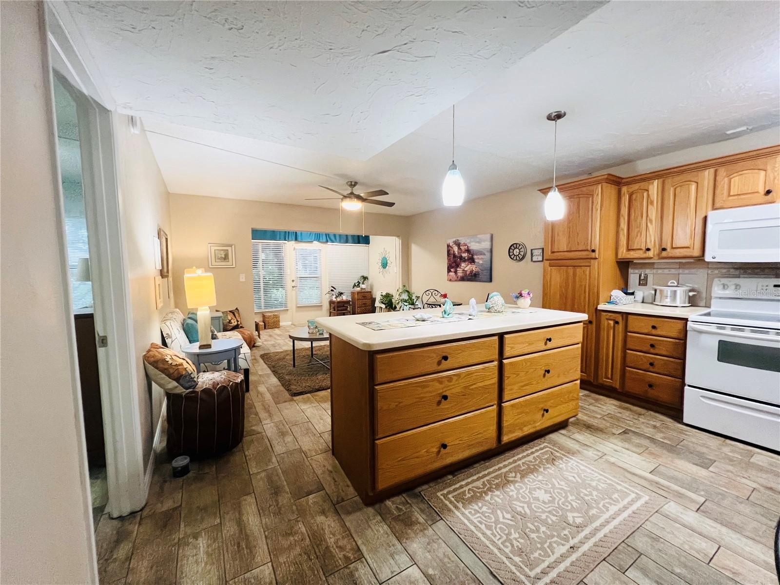 Image 9 of 29 For 515 30th Avenue W H111