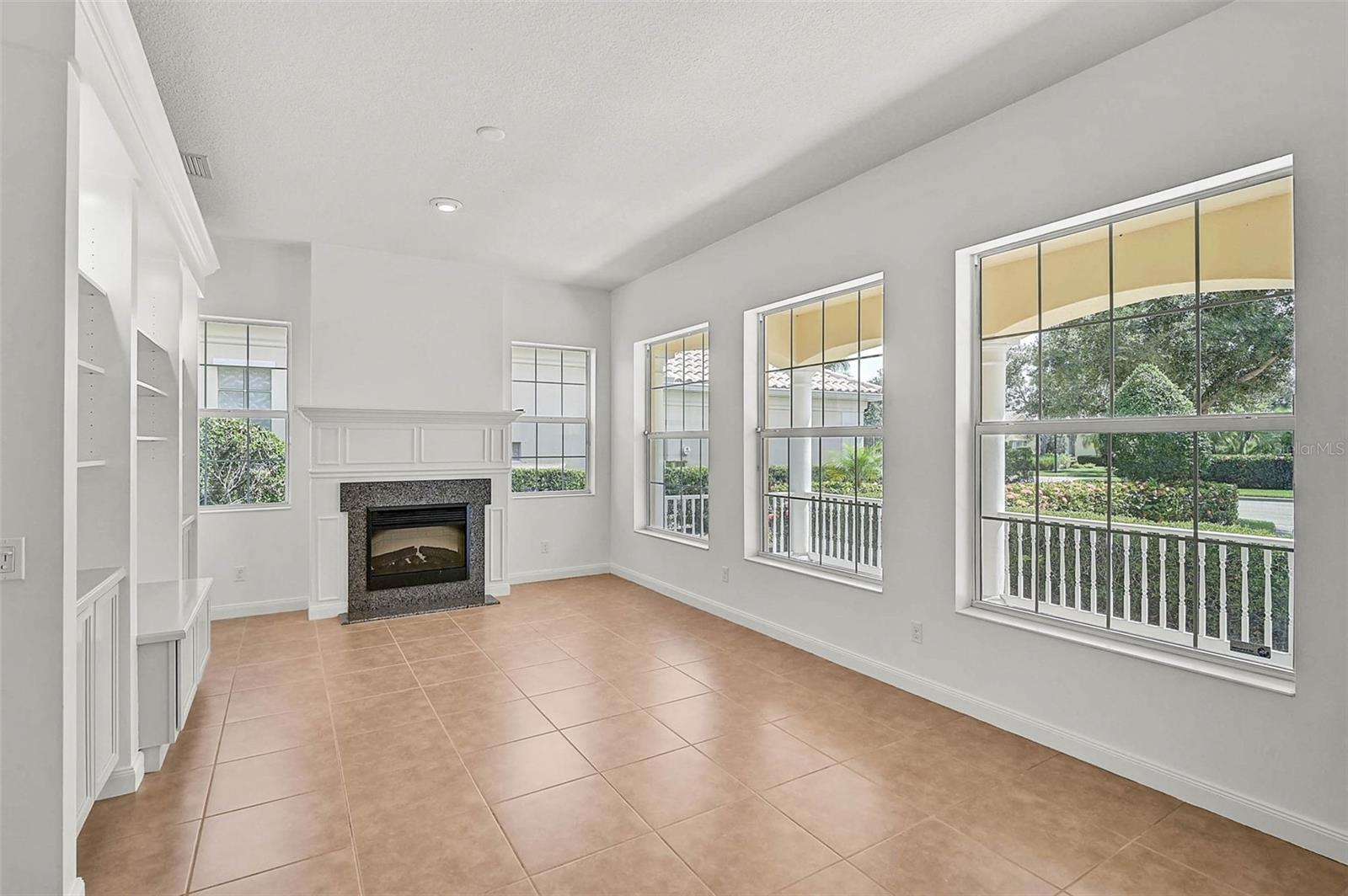 Image 7 of 63 For 5901 Mariposa Lane