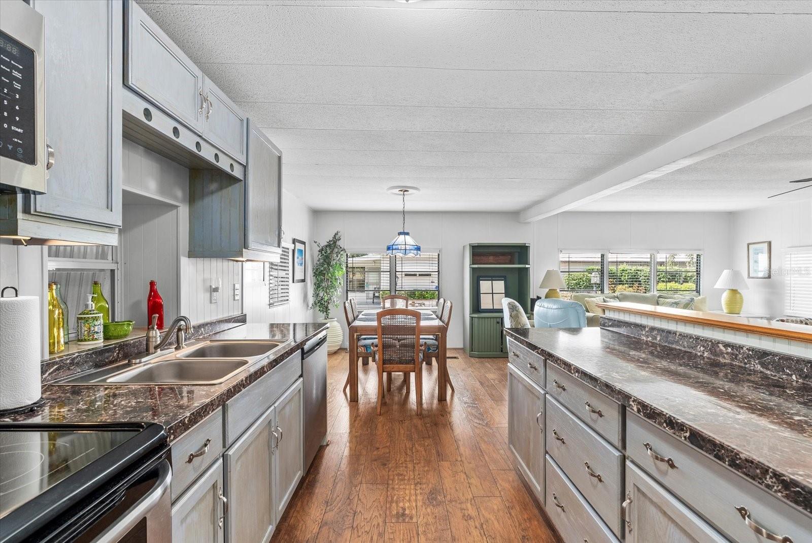 Image 11 of 34 For 5316 53rd Avenue E B2