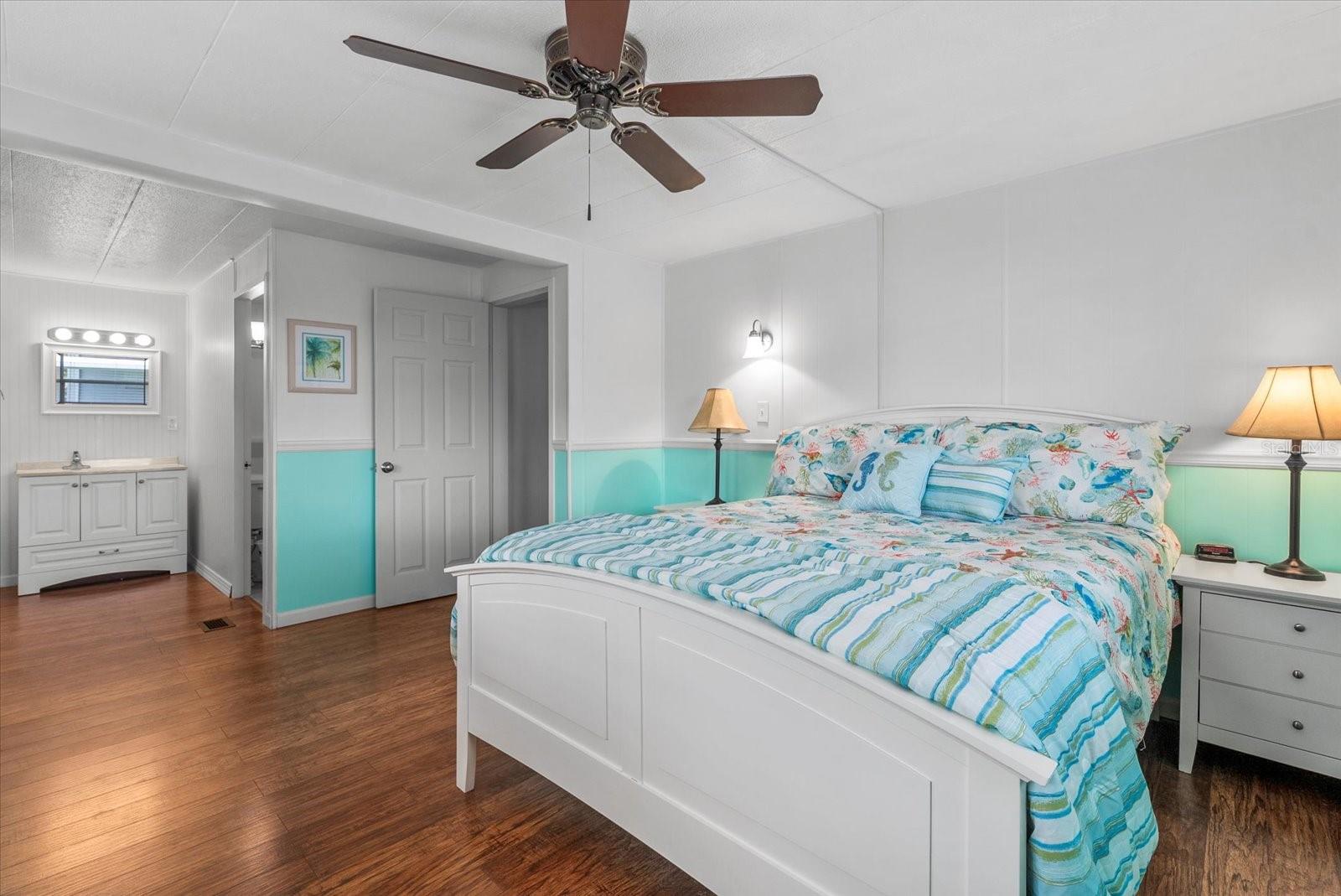 Image 21 of 34 For 5316 53rd Avenue E B2