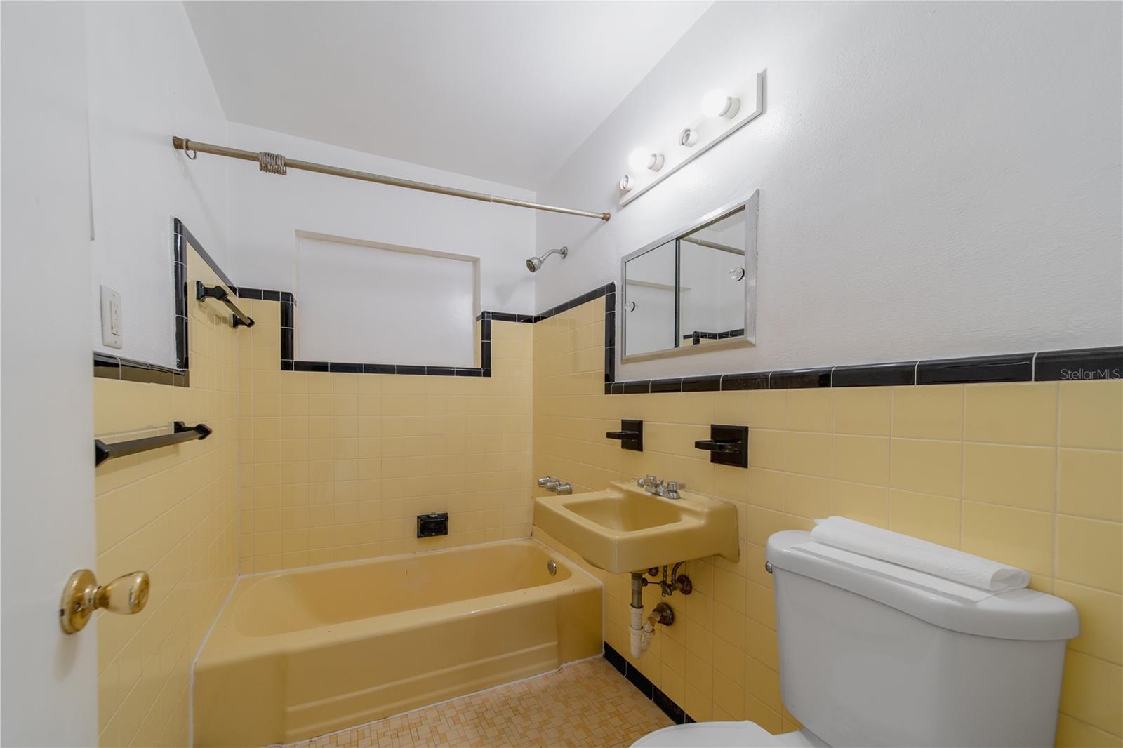 Image 11 of 32 For 4045 Conway Boulevard