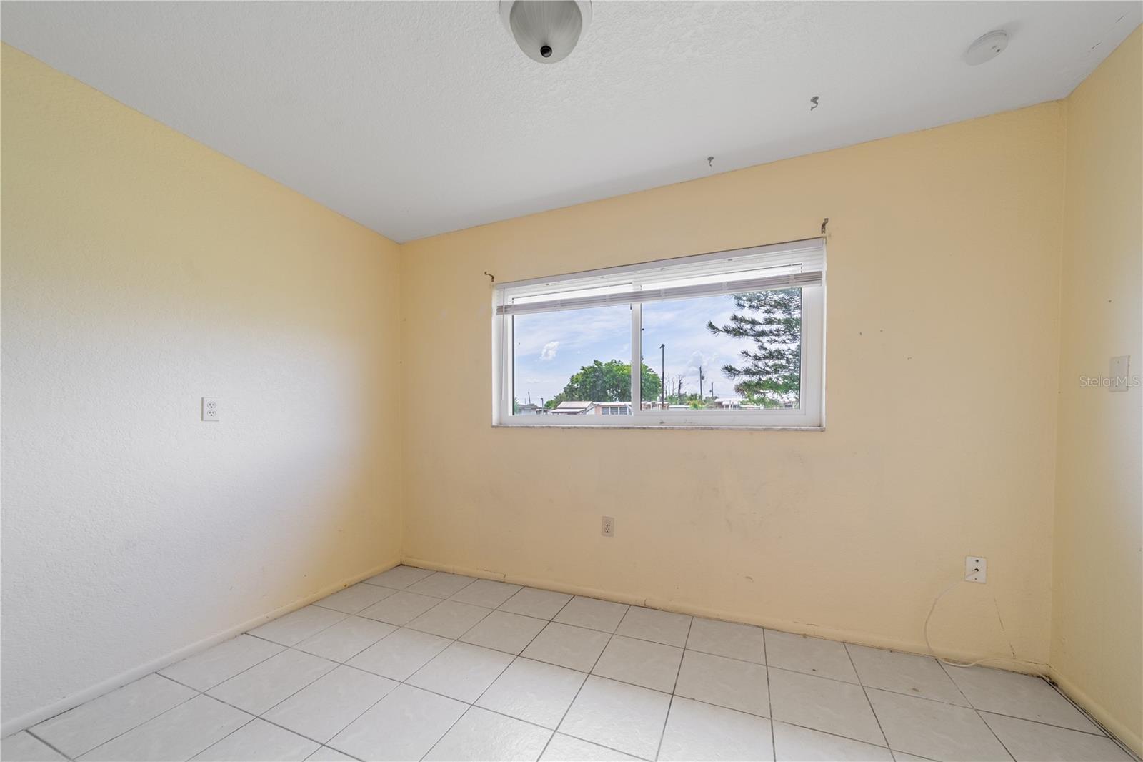 Image 13 of 32 For 4045 Conway Boulevard