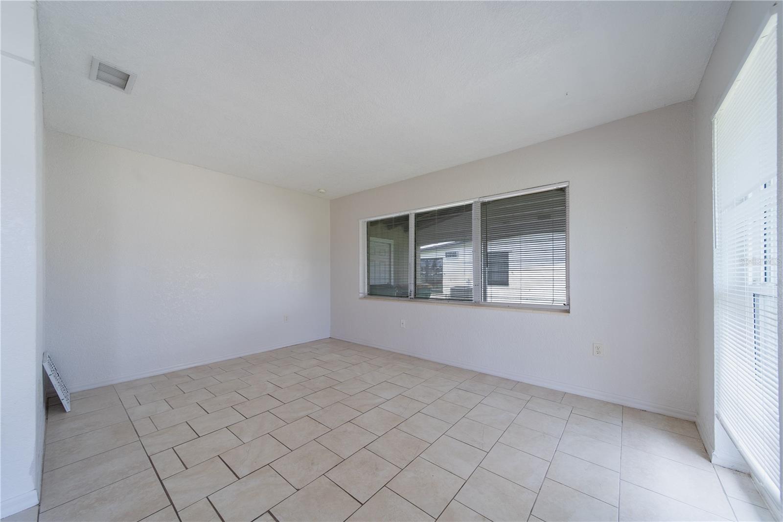 Image 16 of 32 For 4045 Conway Boulevard