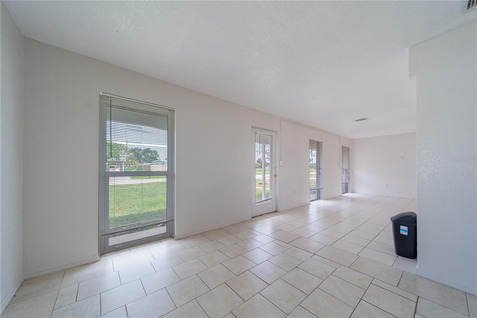 Image 17 of 32 For 4045 Conway Boulevard