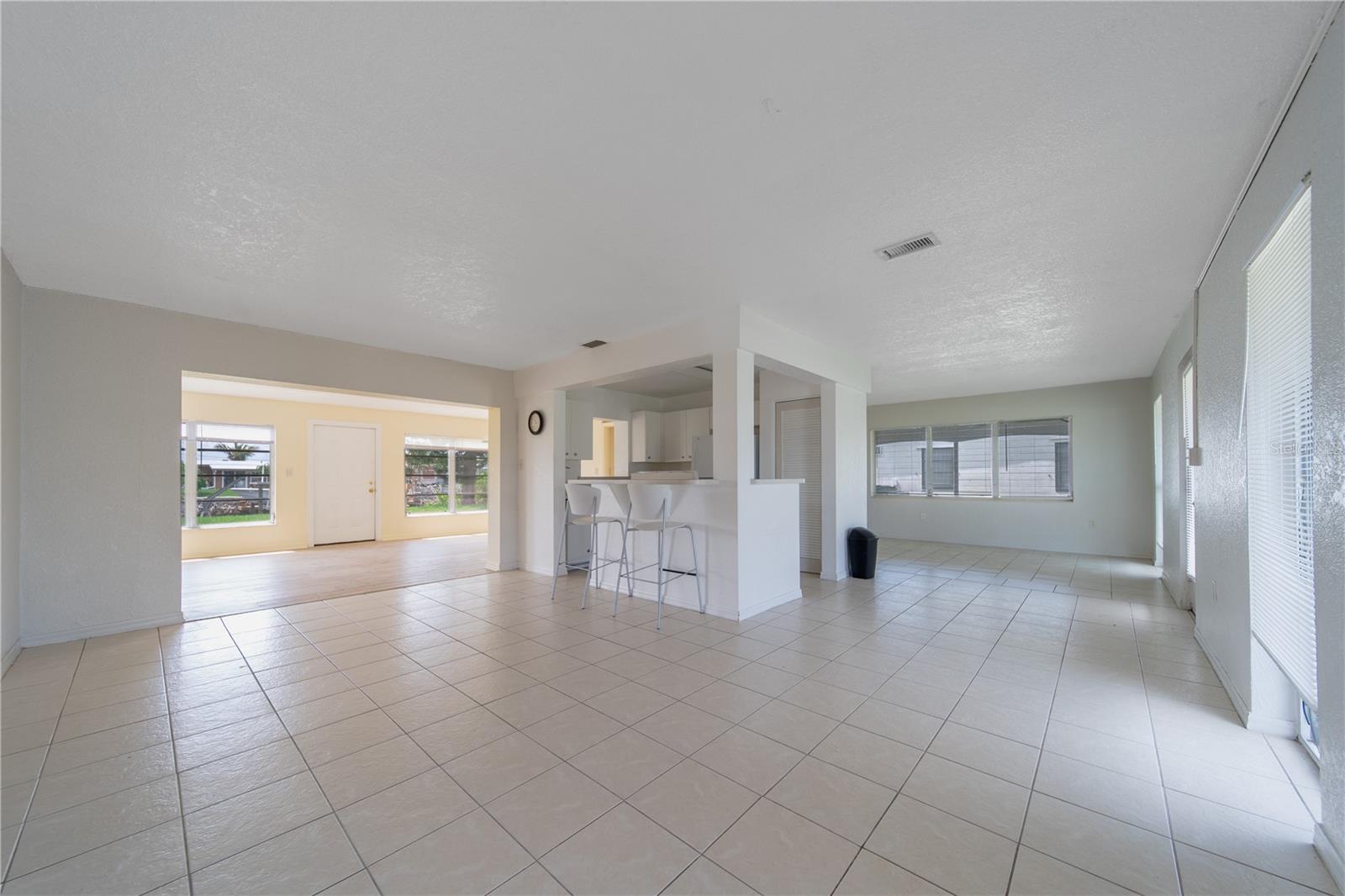 Image 5 of 32 For 4045 Conway Boulevard