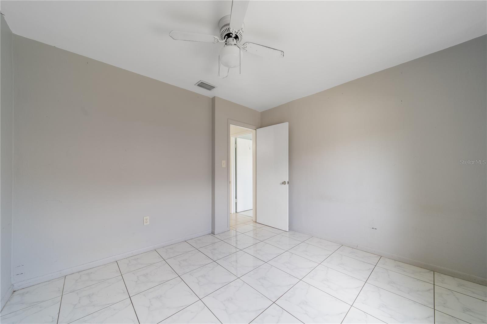 Image 9 of 32 For 4045 Conway Boulevard