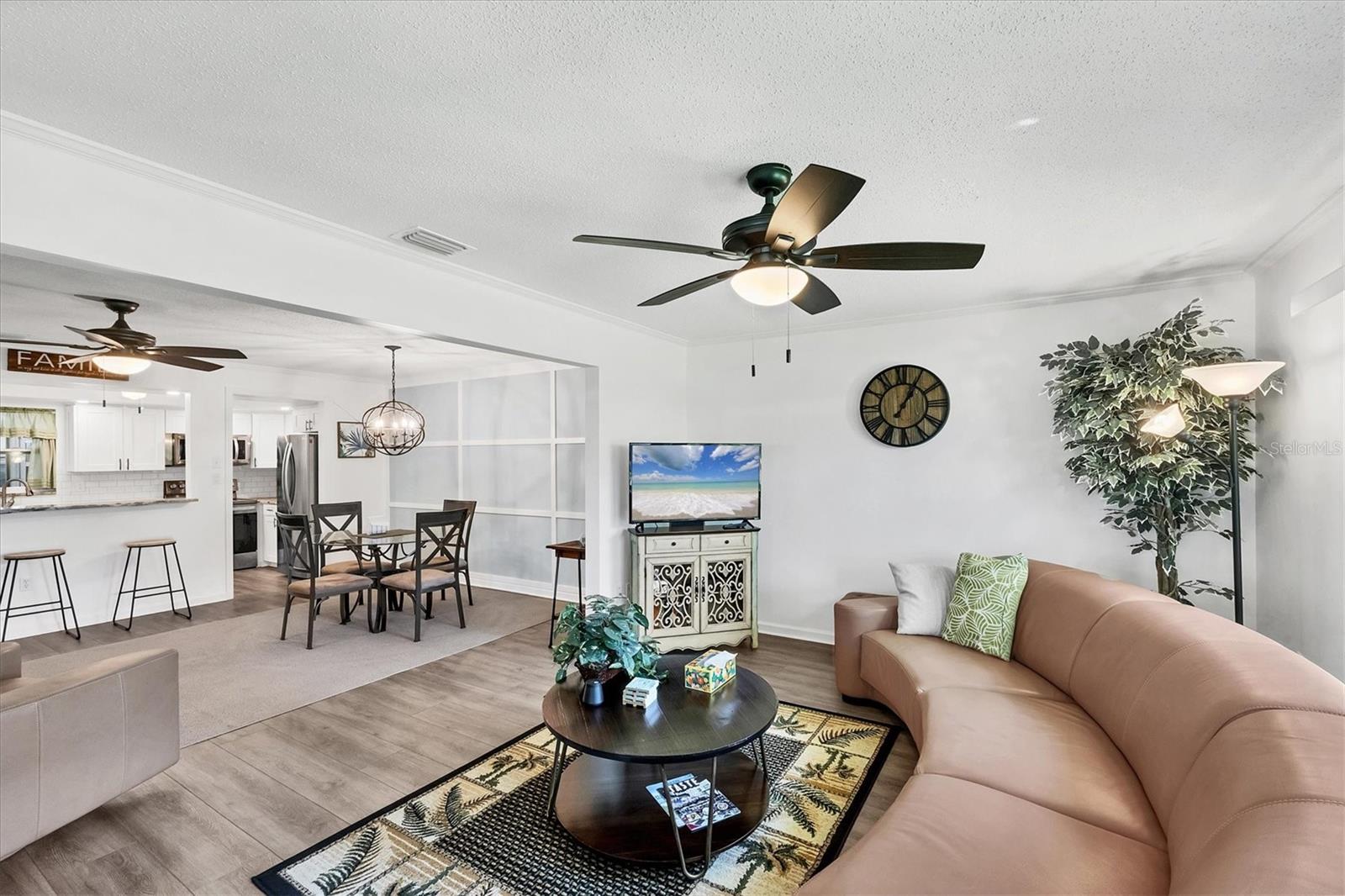 Image 15 of 40 For 3522 Silver Pine Court 90