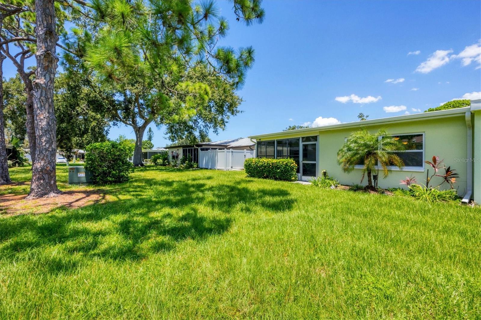 Image 28 of 40 For 3522 Silver Pine Court 90