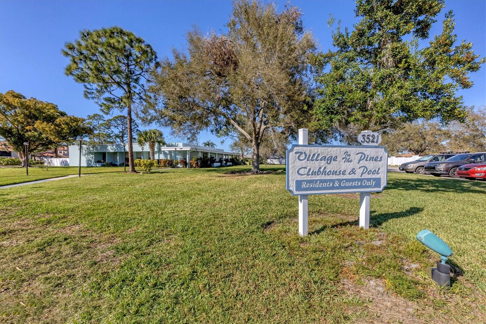 Image 31 of 40 For 3522 Silver Pine Court 90