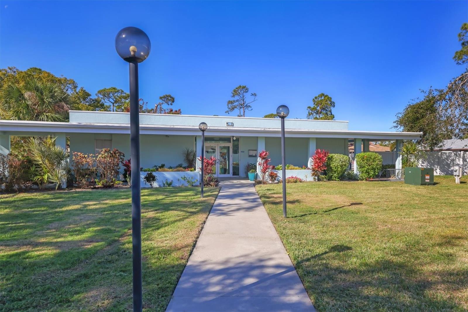 Image 32 of 40 For 3522 Silver Pine Court 90