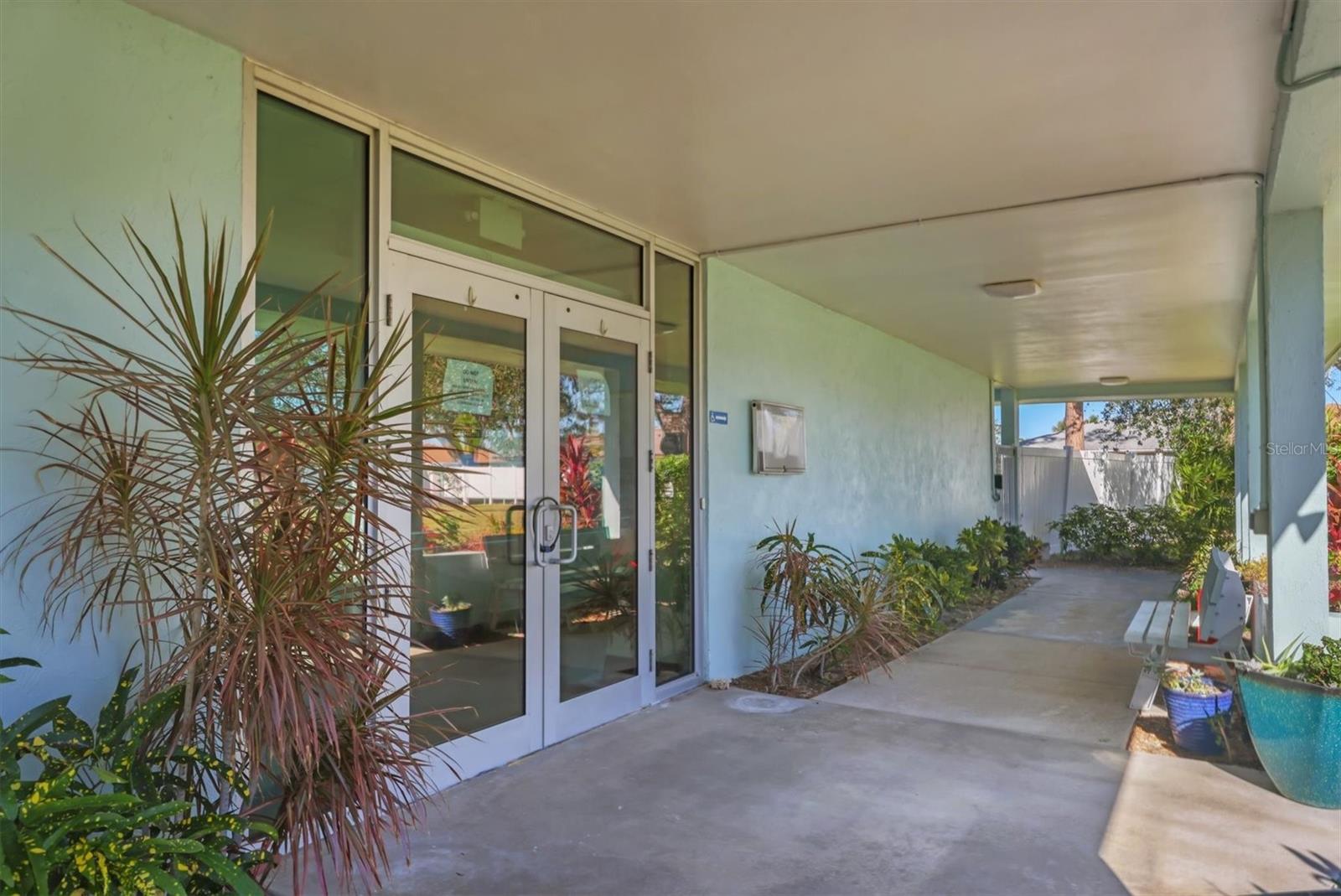 Image 33 of 40 For 3522 Silver Pine Court 90