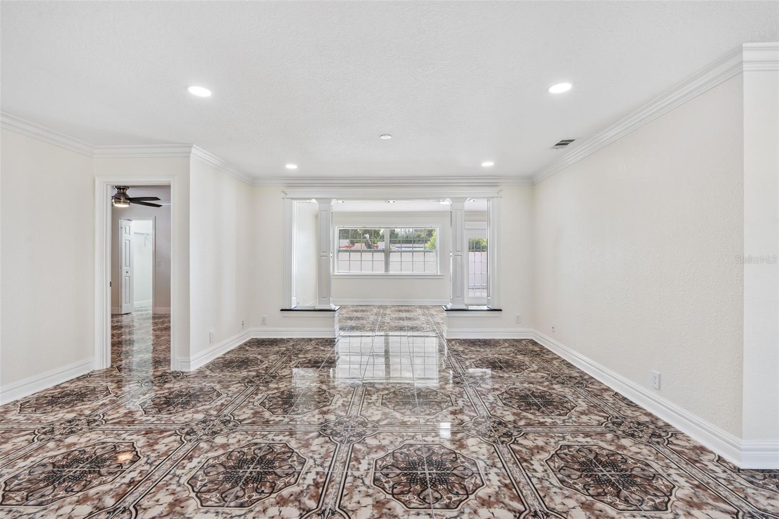 Listing photo id 12 for 107 Valley Circle