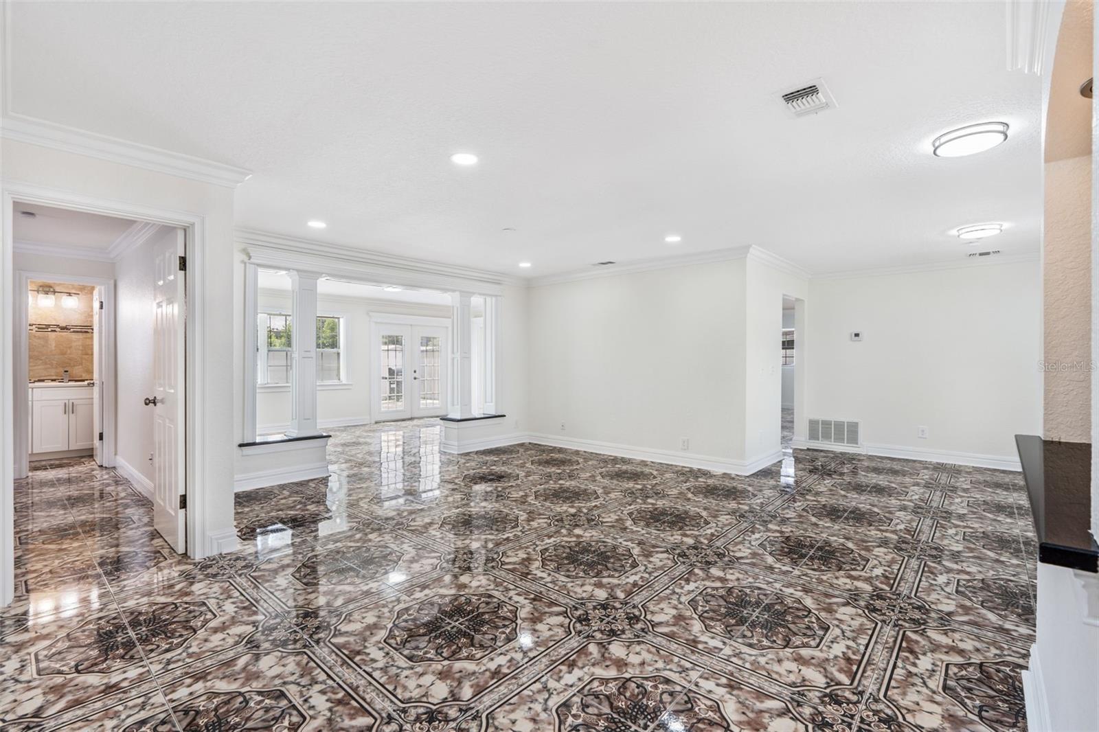 Listing photo id 13 for 107 Valley Circle