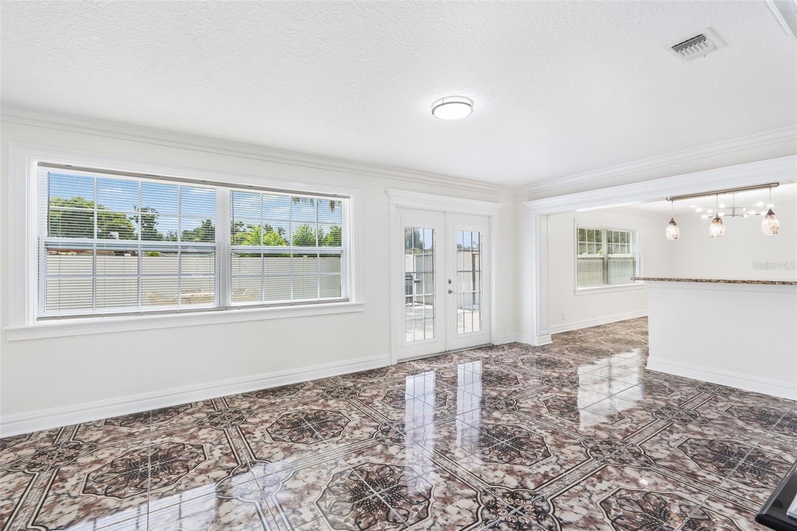 Listing photo id 17 for 107 Valley Circle