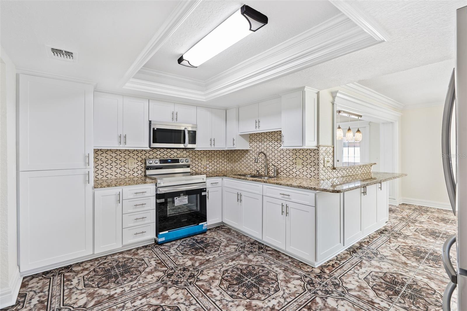 Listing photo id 19 for 107 Valley Circle