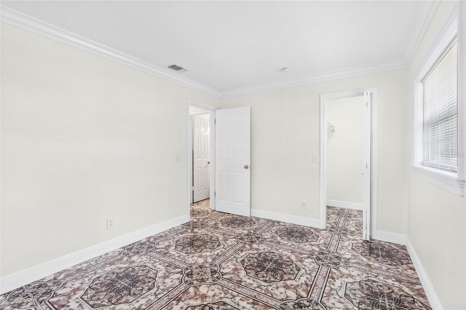 Listing photo id 27 for 107 Valley Circle