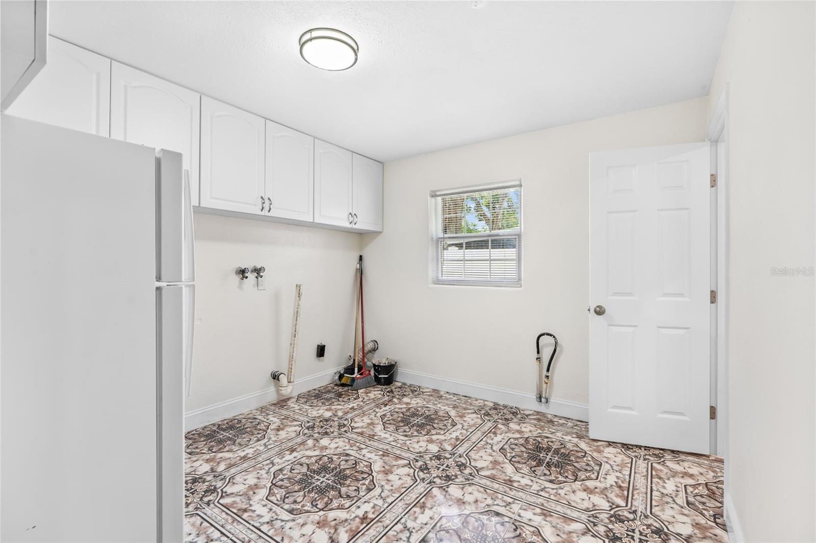 Listing photo id 36 for 107 Valley Circle